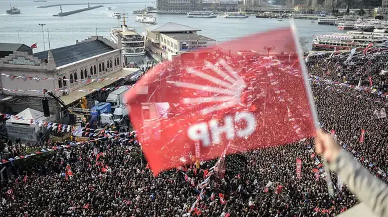CHP'nin kurultay iptali davası ertelendi