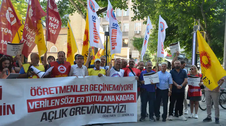 Konya'daki öğretmenlerden tepki! Verdiğiniz sözleri tutun. Taleplerimizi yasalaştırın