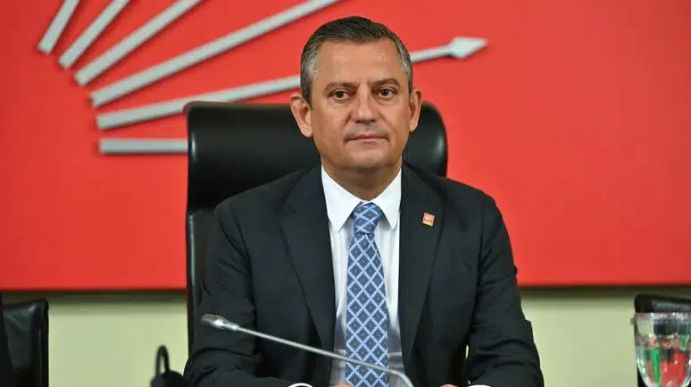 CHP'de sıcak saatler: Özgür Özel ekibi PM'den istifa etti