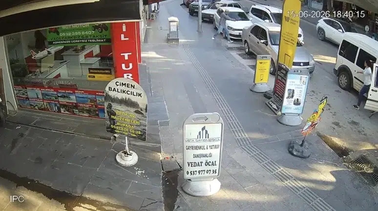 Doğum günü pastası alan adama kurşun yağmuru: O anlar kamerada