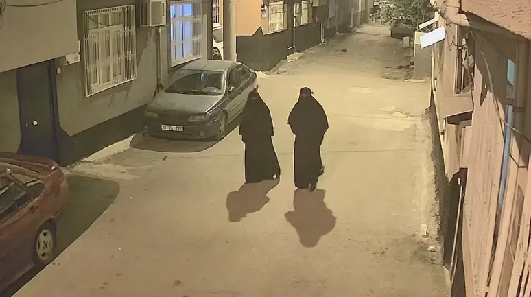 Çarşaf giyip keşif yaptılar, 40 dakikada servet çaldılar