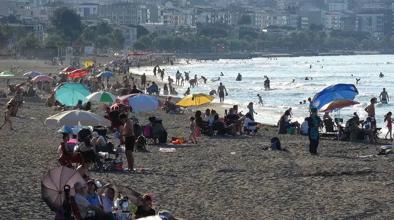 İnsanlar neden yazın denize koşuyor: Deniz suyunun faydaları