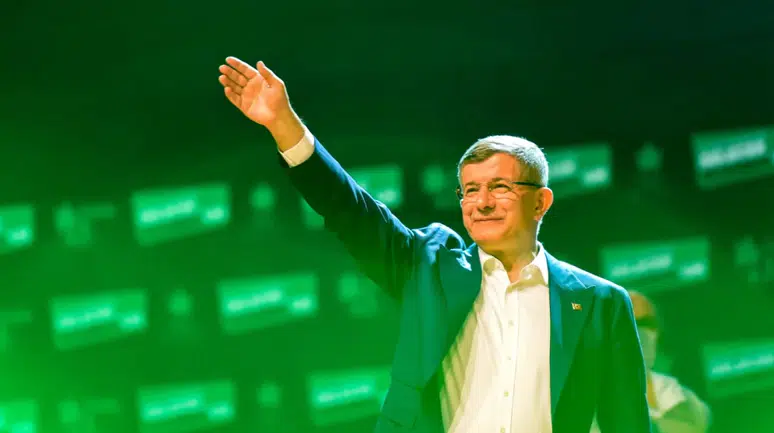 Davutoğlu siyaseti bıraktı: Gelecek Partisi kapatılıyor