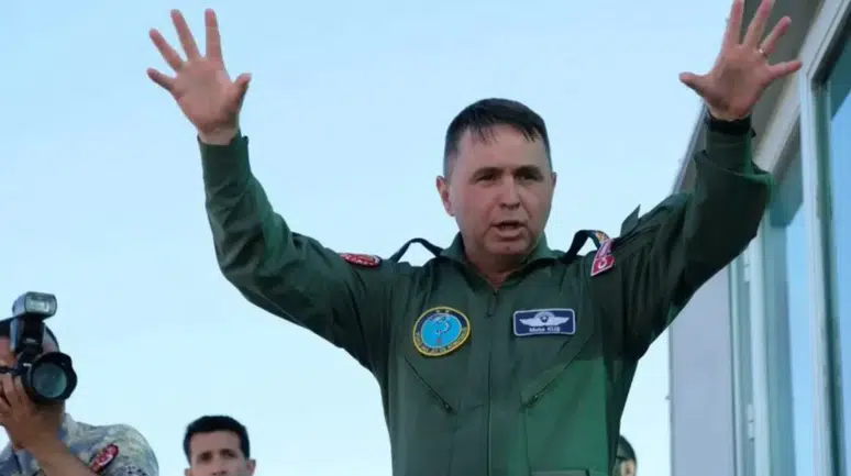 Eski 3’üncü Ana Jet Üs Komutanı Tümgeneral Mete Kuş emekliye sevk edildi