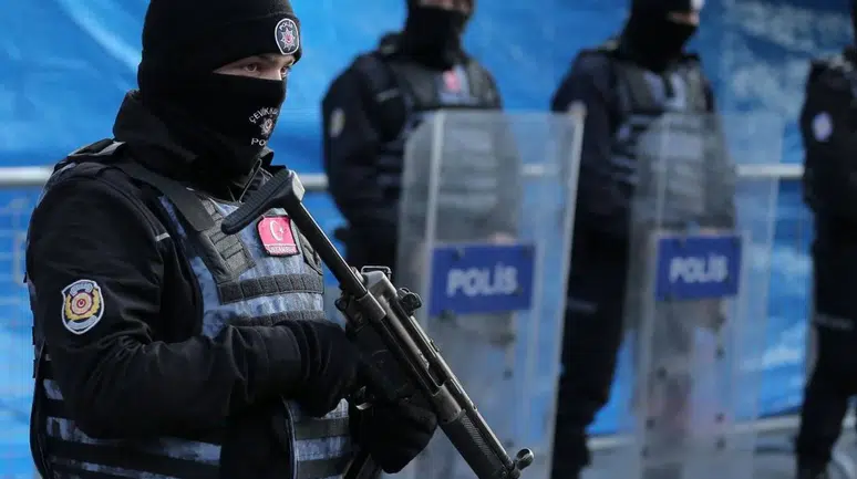 Tribün liderlerinin Konya ayağına operasyon: Evlerinden cephanelik çıktı