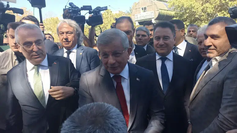 Davutoğlu ifade vermek üzere Ankara Adliyesi’ne geldi