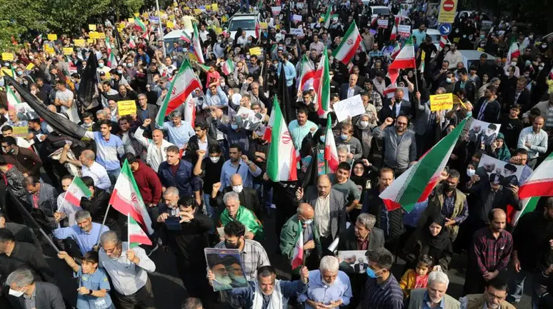 İran'dan ülkeler çekiliyor:  İngiltere, Tahran Büyükelçiliğini geçici olarak kapattı