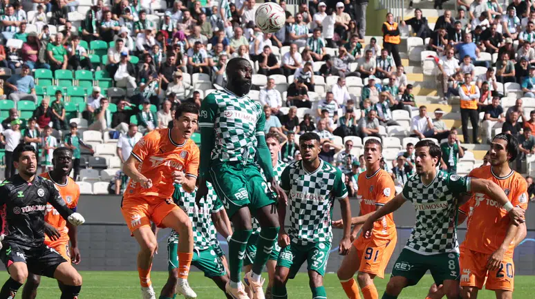 Konya’da tatsız, tuzsuz, golsüz maç: Konyaspor ile Başakşehir yenişemedi