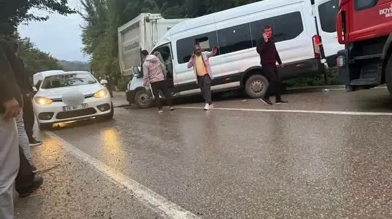 Ayazlı Mahallesinde katliam gibi kaza: Ölü ve yaralılar var