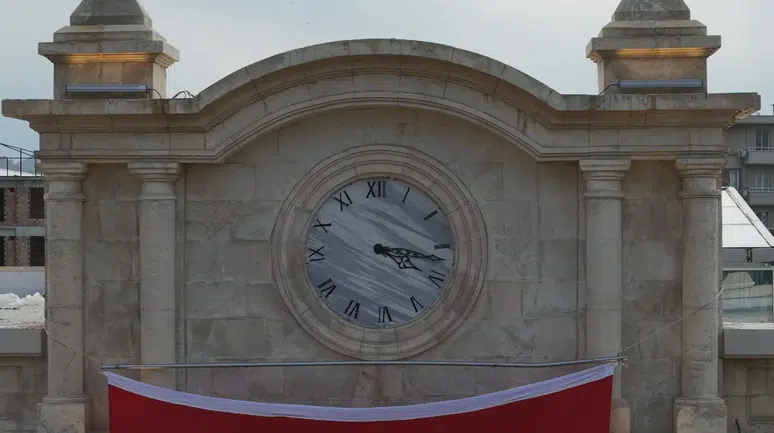 Bu saat hep 4.17'yi gösterecek