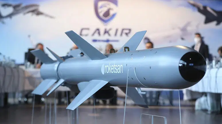 Türkiye'nin ÇAKIR füzesinde imzalar atıldı: KARA ATMACA ile ateşlenecek