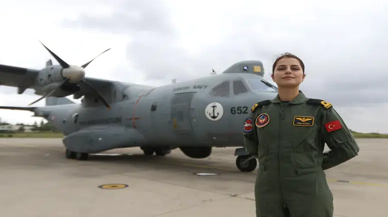 Mavi vatanda bir ilk: Türk Deniz Kuvvetleri'nin ilk kadın uçak pilotu