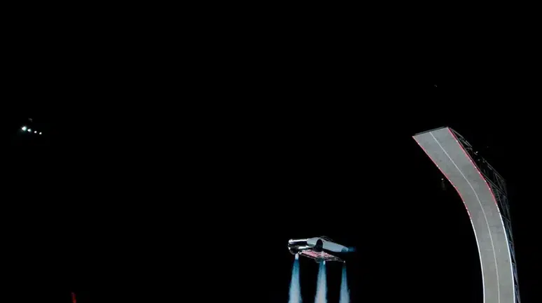 Düz duvara tırmanıyor, takla atıyor: Elon Musk'ın yeni oyuncağı
