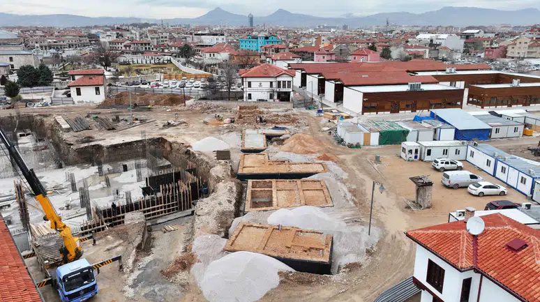 Konya'da tescilli yapılar ihya ediliyor: Türbe arkasında tarihi dönüşüm