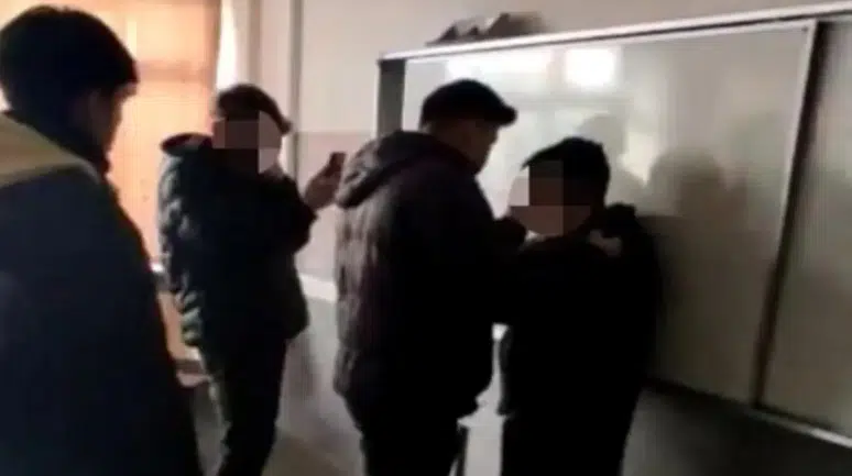 Akranına şiddet uygulayan çocuğa ev hapsi