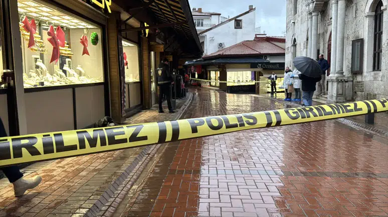 Cezayir uyruklu adam dini nikahla birlikte yaşadığı kadını döverek öldürdü