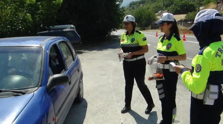 Bayram tatili için yola çıkacaklar dikkat: Yeni trafik yasasındaki cezalar can yakıyor