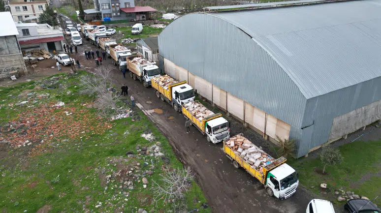 Tarihi geçmiş 50 ton tavuk: Vatandaşa yedireceklerdi