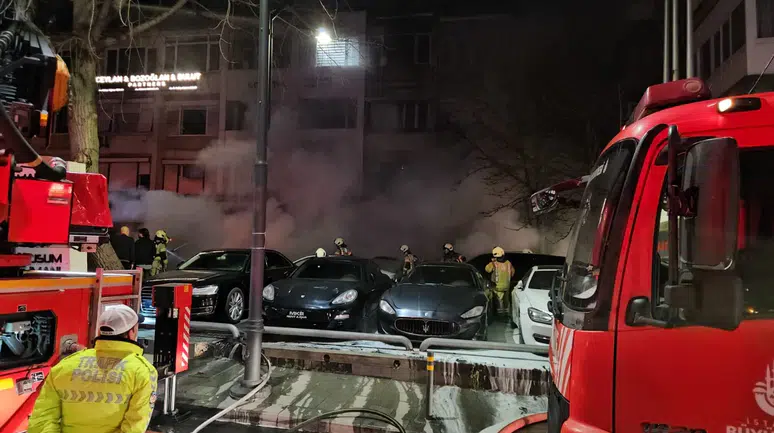 Milyarlarca liralık lüks araçlar kül oldu: Kundaklama şüphesi var