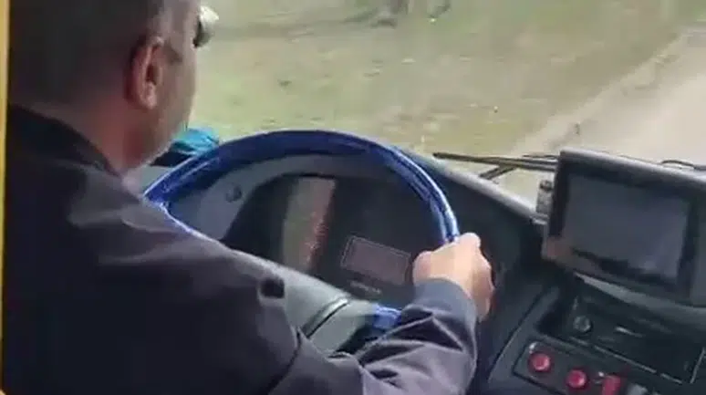 İnsanlık ölmemiş dedirtti: Şoförden öğrenciye anlamlı jest