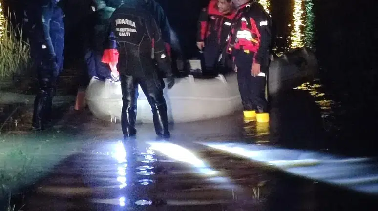 Selde mahsur kaldı: Çobanı AFAD ve JAK ekipleri kurtardı