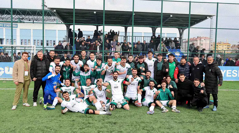 Karatay'ın gururu oldu: Futbol takımı namağlup şampiyon