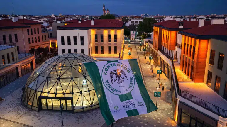 Konya'yı final heyecanı sardı: Meram'ın her noktasında bayrak dalgalanıyor