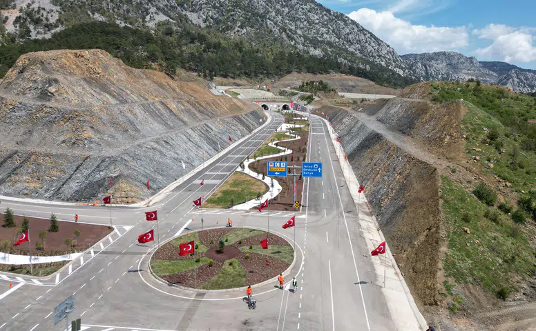 Konya'ya 4 milyar liralık yatırım: Duble yollar için ilk kazma vuruldu