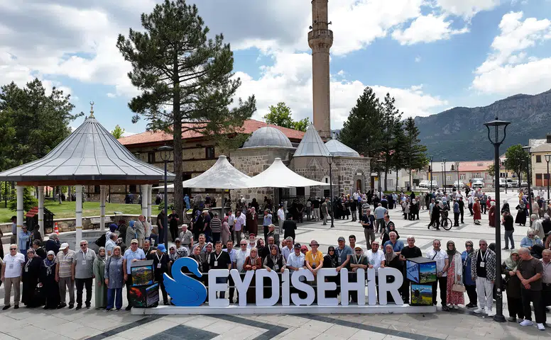 Konya'daki emekliler hayatın tadını çıkartıyor: Kültür Turlarına büyük ilgi