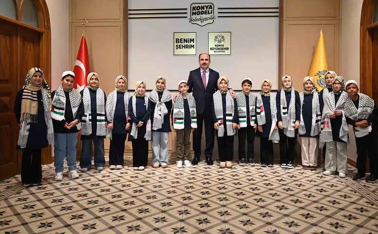 Konya'da hafızlığa hazırlanan öğrencilere sürpriz hediye