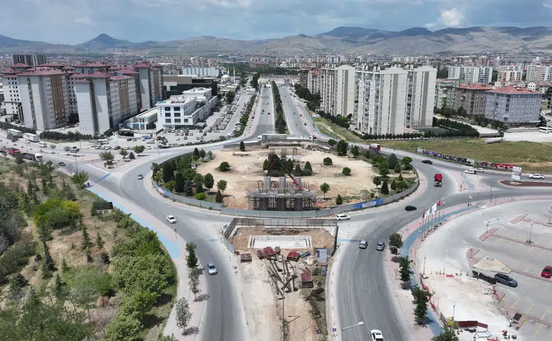 Konya'da öğrencilerin yoğun olduğu bu bölgede tramvay hattı üste alınıyor