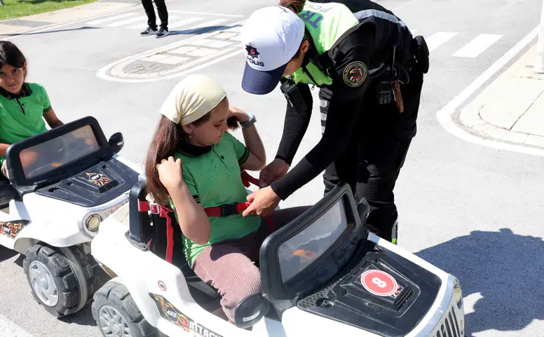 Konya'da 8 bin öğrenci trafik eğitimi: Son derse Başkan konuk oldu