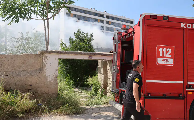 Konya'da korkutan yangın: Meşhur semti dumanlar kapladı
