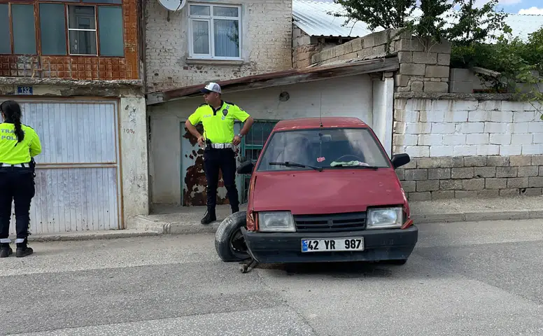 Konya'da ilginç kaza: Uygulama noktasından kaçarken duvara çarptı