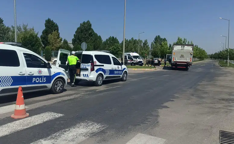 Konya'da kamyon ile otomobil çarpıştı: 3 yaralı var