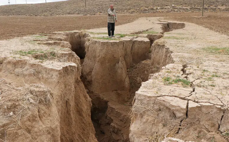 Konya'da yer çatlakları inceleniyor: Pınarbaşı'ndan İsmil'e kadar uzanıyor