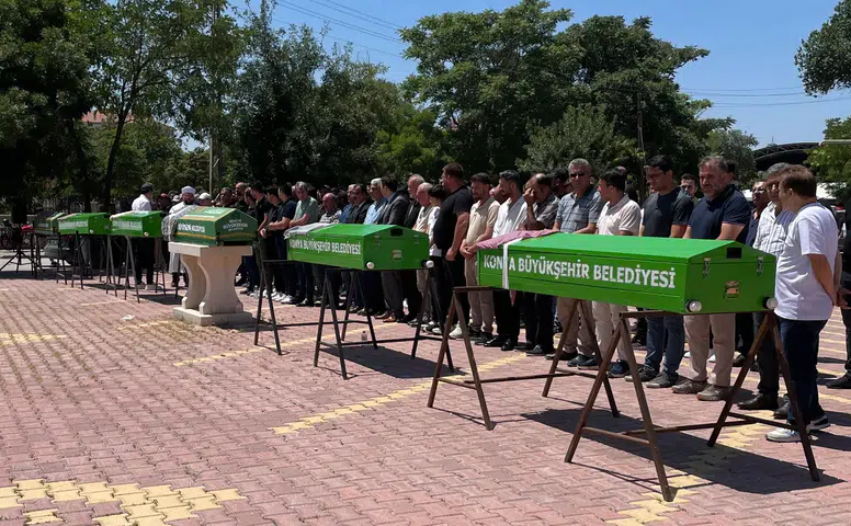Konya'da hüzünlü veda: Kazada can veren 3'ü çocuk 5 kişi toprağa verildi