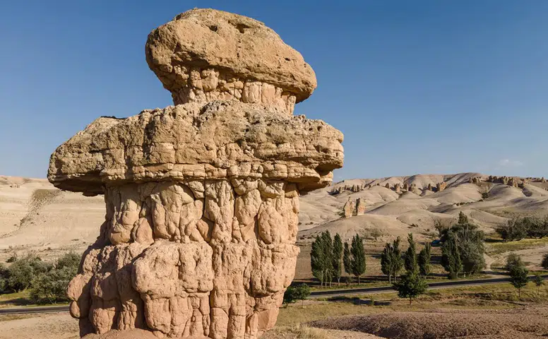 Konya'da Kapadokya'yı aratmayan kayalar, görenleri hayran bırakıyor