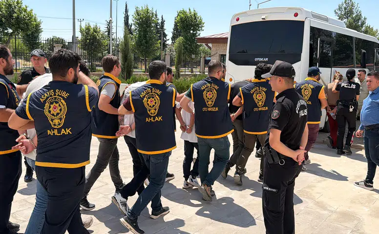 Operasyon kapsamında Konya'da da yakalanan sahte bankacılar tutuklandı