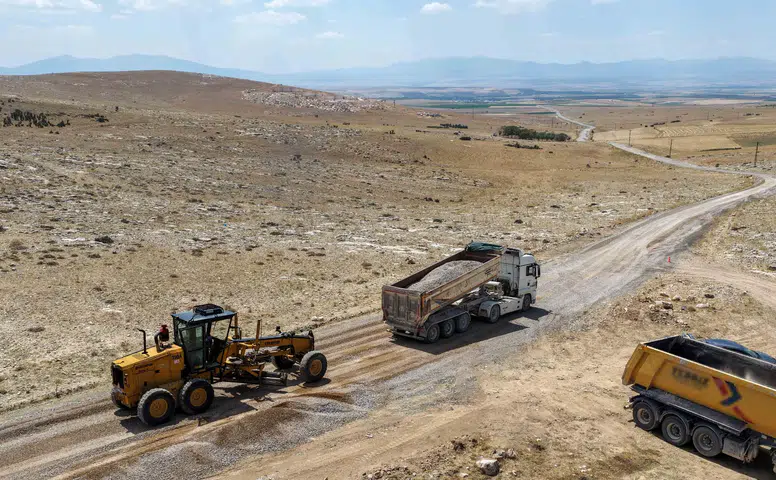 Ulaşım seferberliği başlatan Meram'da iki bağlantı yolu daha yapılıyor