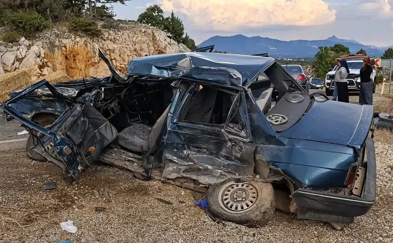 Konya'da katliam gibi kaza: Otomobil ile Tır çarpıştı, ölü ve yaralılar var