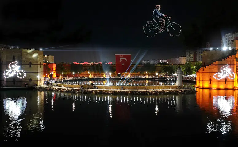 Konya semalarında uçan bisiklet şaşırttı: Festival coşkuyla başladı