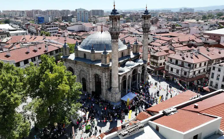 Konya'daki esnafları canından bezdirdiler: Kapı kapı dolaşıp para topluyorlar