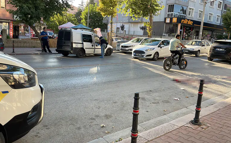 Konya'da bıçakla saldıran zanlının şok görüntüsü: Başında beklemiş