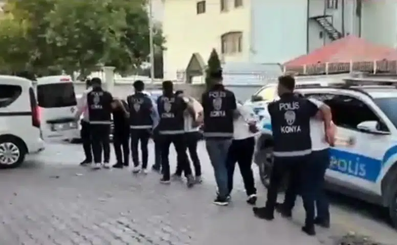 Konya'da kar maskeleriyle araç soyan 5 şüpheli tutuklandı