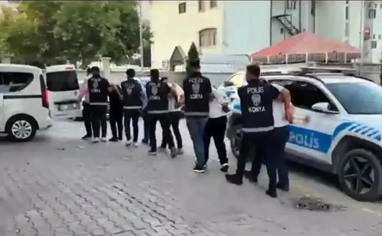 Konya'da kar maskeleriyle araç soyan 5 şüpheli yakalandı