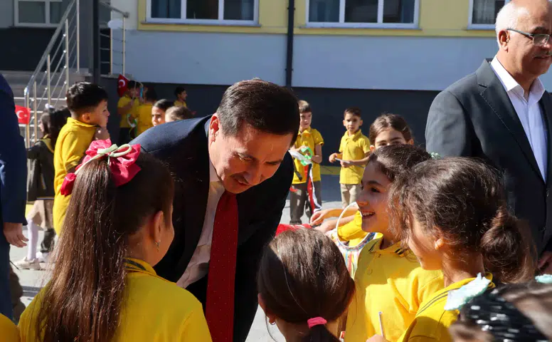 Başkan Kılca, öğrencilerin ilk gün heyecanına ortak oldu