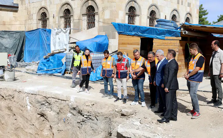 Konya’nın tarihi camisinde restorasyon sürüyor: Detay detay işleniyor