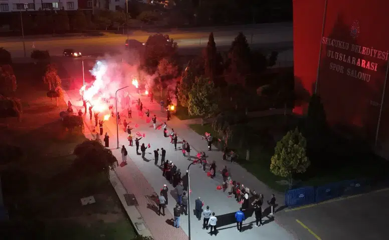 Konya'da dünya şampiyonu sporcuya coşkulu karşılama