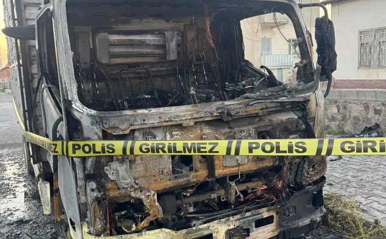 Konya'da akıllara durgunluk veren olay: Kamyonet kundaklandı